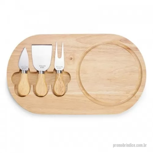 Kit acessórios para queijo personalizado - Kit queijo 4 peças, contém: tábua de bambu com canaleta, faca com ponta, garfo e espátula. Tábua com imã para encaixe e fixação dos utensílios.