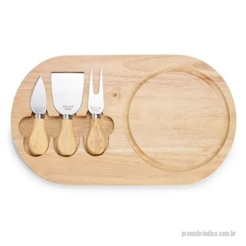Kit acessórios para queijo personalizado - Kit queijo 4 peças, contém: tábua de bambu com canaleta, faca com ponta, garfo e espátula. Tábua com imã para encaixe e fixação dos utensílios.