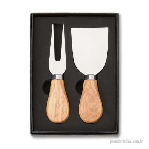 Kit acessórios para queijo personalizado - Apresente sua marca com charme com nosso Kit Queijo Personalizado. Composto por acessórios essenciais para apreciadores de queijo, é perfeito para momentos especiais. Personalize com o logo da sua empresa e destaque-se em eventos e campanhas promocionais. Ideal para presentear clientes e colaboradores, é um brinde exclusivo que alia funcionalidade e estilo. Perfeito para diversas ocasiões, desde confraternizações empresariais até celebrações pessoais. Promova sua marca com sofisticação e bom gosto!
