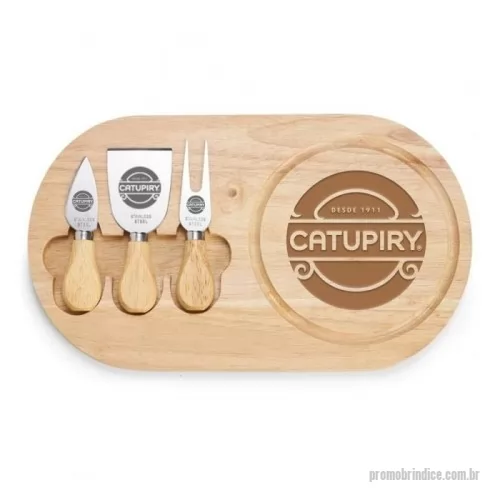 Kit acessórios para queijo personalizado - Kit queijo 4 peças, contém: tábua de bambu com canaleta, faca com ponta, garfo e espátula. Tábua com imã para encaixe e fixação dos utensílios