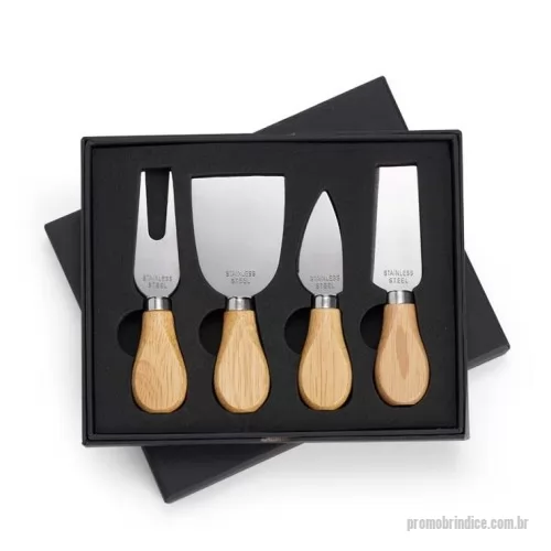 Kit acessórios para queijo personalizado - Kit acessórios para queijo Personalizado  06222 com sua logomarca. 20 anos ajudando a cotar Brindes Promocionais com várias empresas num único clique. Kit queijo 4 peças em estojo de papelão com berço de espuma, contém: faca com ponta, faca reta, garfo e espátulaKit queijo 4 peças em estojo de papelão com berço de espuma, contém: faca com ponta, faca reta, garfo e espátulaKit acessórios para queijo Personalizado, 179258, Bets Brindes. Clique e Cote no Portal PromoBríndice!