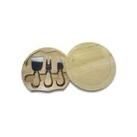 Kit Queijo com quatro peças e estojo de madeira com tampa desliza que serve como base para os queijos. Gravação em Laser.
