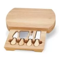 Kit queijo 5 peças, contém: tábua de bambu com gaveta para acomodação dos utensílios, faca com ponta, faca reta, garfo e espátula.