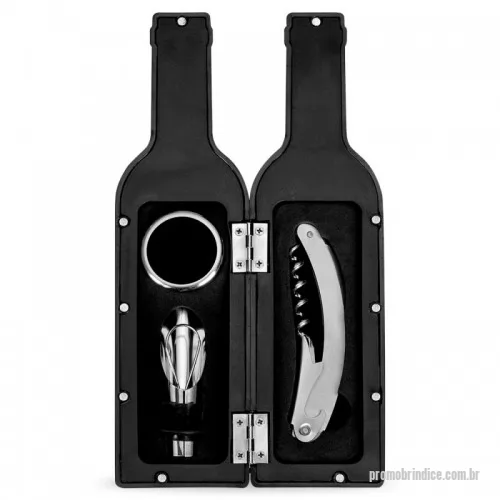 Kit acessórios para vinho personalizado - Kit acessórios para vinho Personalizado CBX11871 com sua logomarca. 20 anos ajudando a cotar Brindes Promocionais com várias empresas num único clique.  Kit vinho formato garrafa com 3 peças: wine collar, bico condutor com tampa e saca rolhas metálico com lâmina de corte e abridor de garrafa. Estojo com fechamento imantado e área interna com berço de espuma.  Altura :  23 cm  Largura :  6,1 cm  Medidas aproximadas para gravação (CxL):  7 cm x 11 cm  Peso aproximado (g):  224 Kit vinho formato garrafa com 3 peças: wine collar, bico condutor com tampa e saca rolhas metálico com lâmina de corte e abridor de garrafa. Estojo com fechamento imantado e área interna com berço de espuma.  Altura :  23 cm  Largura :  6,1 cm  Medidas aproximadas para gravação (CxL):  7 cm x 11 cm  Peso aproximado (g):  224Kit acessórios para vinho Personalizado, 152728, Color Brindes. Clique e Cote no Portal PromoBríndice!