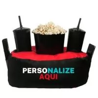 Almofada Porta Pipoca Bicolor Casal Personalizada 3 Cores Silk. Transforme suas pausas em momentos aconchegantes com a Almofada Porta Pipoca, o brinde corporativo perfeito! Prática e confortável, ela é ideal para promover relaxamento e fortalecer laços. Personalize com sua marca e encante colaboradores e clientes. Adquira já! Almofada Porta Pipoca é um acessório versátil e prático, projetado para proporcionar conforto durante momentos de entretenimento. Com um design funcional, ela possui compartimentos especiais para acomodar tanto a pipoca quanto bebidas, oferecendo conveniência durante suas sessões de filmes, séries ou eventos esportivos. Fabricada com materiais de qualidade, a almofada proporciona suporte ergonômico, tornando a experiência mais agradável. Ideal para presentear ou complementar o ambiente de descontração, a Almofada Porta Pipoca é a escolha perfeita para quem busca praticidade e estilo em seus momentos de lazer.
