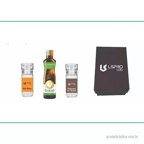 Kit azeite personalizado - Kit azeite c/ tempero contendo: 01 Vidro de tempero Páprica Picante; 01 Vidro de Pimenta do Reino; 01 Vidro de Azeite de Oliva Extra Virgem. Kit vem em caixa de papelão com tampa personalizada e frascos do tempero com rótulo personalizado.