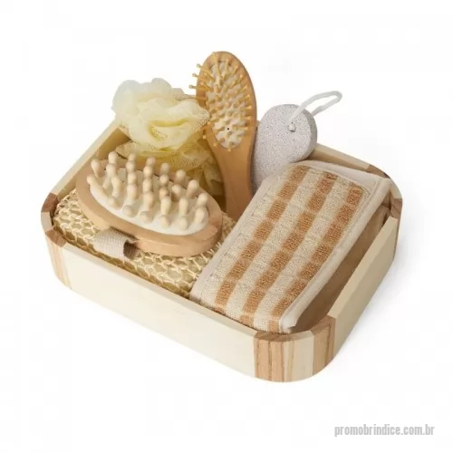 Kit banho personalizado - Kit banho em caixa de madeira com 6 peças, contém: toalha esfoliante, escova de cabelo, esponja de banho, bucha de banho, pedra pomes e massageador.