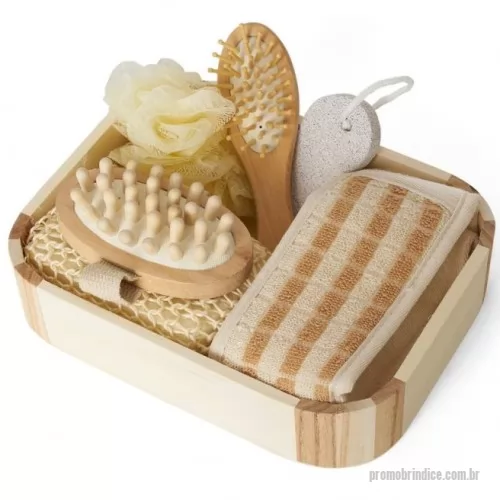 Kit banho personalizado - Kit banho em caixa de madeira com 6 peças, contém: toalha esfoliante, escova de cabelo, esponja de banho, bucha de banho, pedra pomes e massageador