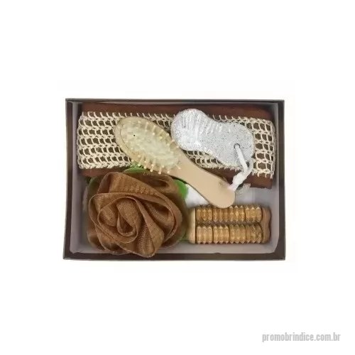 Kit banho personalizado - Caixa - 22cm x 16cm Escova - 15cm Bucha - 10cm Esponja de Costas - 70cm x 8cm Lixa - 9cm 
