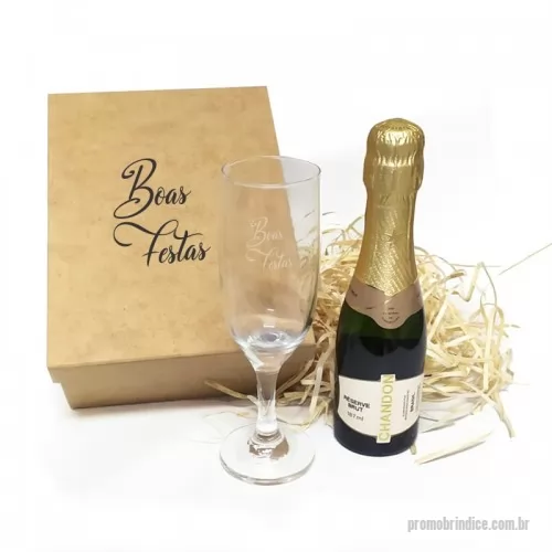 Kit bebidas personalizado - Kit Chandon Baby com Taça Vidro Contém: 1 Chandon Baby de 187 ml 1 Taça de Vidro 1 Caixa de Presente em MDF * Gravação Laser Co² na taça e Silk na caixa. * Brinde ideal para Confraternização de Fim de Ano, Presente Executivo, Comemorações e Festas em Geral 