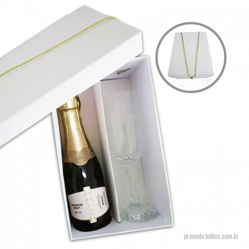 Kit bebidas personalizado - Ótima opção de brinde corporativo, para destacar seu evento com elegância. Kit Chandon Baby. Contém: um Chandon Baby de 187 ml, uma taça e uma caixa de papelão rígido com fechamento elástico. Consultar opções de personalização.