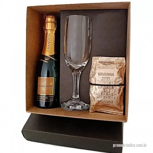 Kit bebidas personalizado - Kit Espumante personalizado em caixa de papel, Chandon 187ml, Taça e Alfajor.