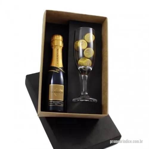 Kit bebidas personalizado - Kit Chandon personalizado em caixa de papel, 1 Chandon 187ml e Taça com 4 unidades de chocolate alpino.