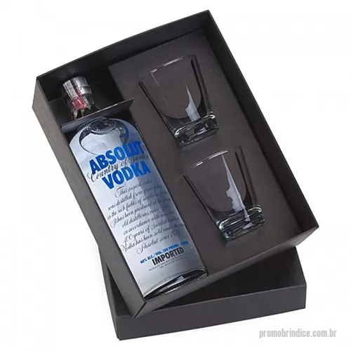 Kit bebidas personalizado - Kit bebida acompanha 1 Vodka Absolut de 1 litro e 2 copos de dose com capacidade para 216ml. Embalagem personalizada cartonada para brinde personalizados.