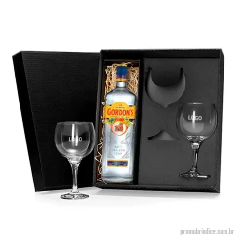 Kit bebidas personalizado - Presenteie com este lindo kit com o renomado gin Gordon’s e mais 2 taças de vidro para fazer o famoso Gin tônica. Excelente opção personalizável para presente! Kit contém: 01 Gin Gordon’s 750ml 02 Taças para Gin 600ml 01 Caixa Duplex * Consulte quantidade mínima * Confira opções de personalização