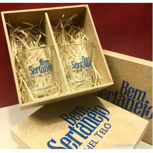 Kit bebidas personalizado - Kit em caixa de MDF 2 copos de cachaça