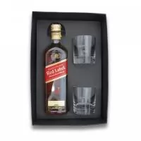 Kit Red Label 1 litro com dois copos Rocks para Whisky com capacidade p/ 310 ml. Gravação em Laser nos copos. Opção para gravação em Silk Screen na caixa (consultar condições com o vendedor). Medidas da caixa: Largura 24 cm, comprimento 35 cm e altura 10,5.