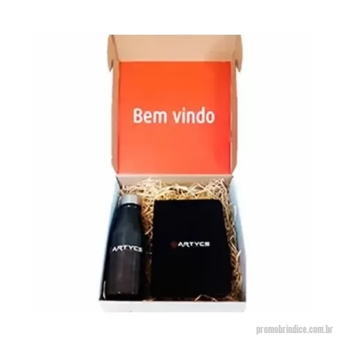 Kit Boas Vindas personalizado - Kit Boas vindas em caixa de papelão com tampa acoplada personalizada com adesivo, contendo: 01 garrafa de inox de 500 ml personalizada; 01 Caderneta no tamanho 14 x 21cm capa dura de sintético, com fita marca página e elástico para fechamento e 80 páginas de miolo. Personalização na capa em Silkscreen. 01 caneta plástica multiuso, com ponteira touch, limpador de tela e porta celular. Personalizada. 01 Carta no tamanho 21 x 14cm, 4 x 0 cor no papel Couchê Fosco 300g.