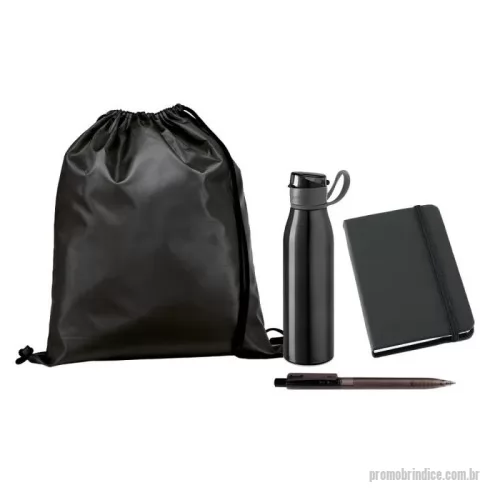 Kit Boas Vindas personalizado - Kit Onboarding - Boas-Vindas e Integração SEVEN, pensado para recepcionar novos colaboradores com itens essenciais para o dia a dia corporativo. Funcional e elegante, esse kit promove organização e praticidade, fortalecendo a identidade da empresa.  O kit inclui:  Sacola tipo mochila em 210D, resistente e leve, ideal para transportar itens com praticidade. Dimensões: 350 x 410 mm Caderno de bolso A6, com capa dura emborrachada, fita separadora e elástico para fechamento. Contém 80 folhas não pautadas, perfeito para anotações versáteis. Dimensões: 90 x 140 mm Caneta plástica esferográfica retrátil, com escrita azul, design ergonômico e funcional para uso diário. Squeeze em alumínio, com tampa flip top em AS e alça para transporte, garantindo praticidade e resistência. Capacidade: 650 ml Dimensões: Ø66 x 250 mm Um brinde corporativo completo da Youdu Brindes, perfeito para integrar novos talentos e tornar a chegada à equipe ainda mais especial.