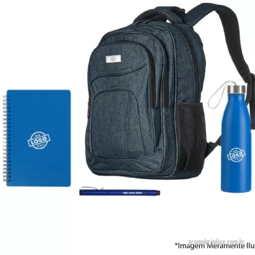 Kit Boas Vindas personalizado - Para empresas que buscam uma experiência de integração diferenciada, o Kit Premium é ideal. Com itens duráveis e de alta qualidade, este kit inclui uma mochila reforçada, garrafa térmica de inox de 750 ml, e um caderno personalizável, onde podem ser inseridos conteúdos como QR Code para o onboarding online ou a missão da empresa. Acompanha uma caneta de metal elegante, e o kit é totalmente adaptável às necessidades da empresa. Personalizado com a marca, oferece uma experiência premium e acolhedora para novos colaboradores.