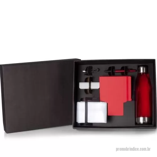 Kit Boas Vindas personalizado - Kit boas vindas. Conta com garrafa plástica com tampa em aço inox 750ml, caderno capa dura, caneta esferográfica com tampa e ponta touch, mochila sacola em Nylon e carregador portátil 1.800mah.