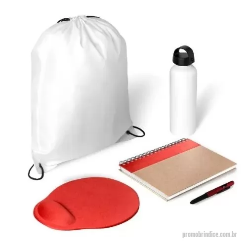 Kit Boas Vindas personalizado - Composto por mochila sacola branca em Nylon 190D com alças ajustáveis; garrafa em alumínio branco com tampa plástica rosqueável preta com alça; mouse pad vemelho ergonômico com apoio de espuma para o punho; caderno para anotações wire-o com capa dura bege/vermelho e caneta esferográfica em ABS vermelho.