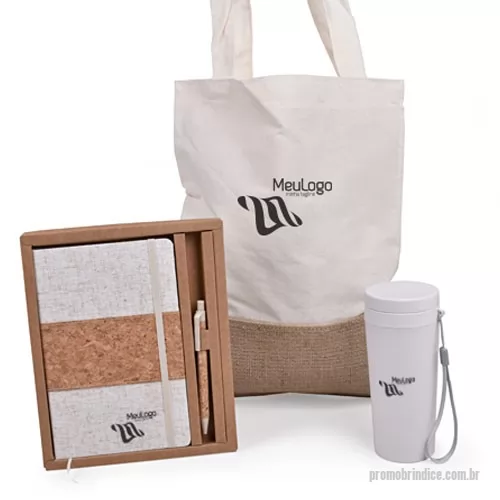 Kit Boas Vindas personalizado - Kit composto por 1 sacola ecológica em algodão e juta, 1 copo de fibra de bambú de 350 mL , 1 caderneta em linho com detalhe em cortiça, 1 caneta de cortiça. A personalização é em silkscreen 1 cor na sacola, no copo, na caderneta e na caneta.