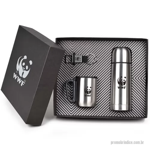 Kit Boas Vindas personalizado - Kit composto por uma caneca térmica de inox com capacidade de 230 mL, uma garrafa térmica de inox com capacidade de 350 mL e um chaveiro metálico tipo mosquetão. A caneca, garrafa e caixa de papel kraft preto são personalizados em silkscreen 1 cor e o mosquetão personalizado a laser. Formato da caixa é 28,5x24,5x7 cm em Papel kraft preto 600 g com berço incluso. 