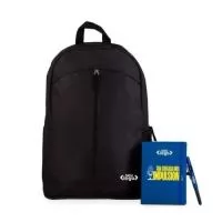Mochila preta confeccionada em Polyester 600D; caderno para anotações azul com capa dura com pauta e caneta esferográfica em ABS azul