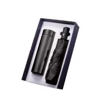 Kit em caixa de papel, garrafa térmica com LED de 500ml e sombrinha automática.