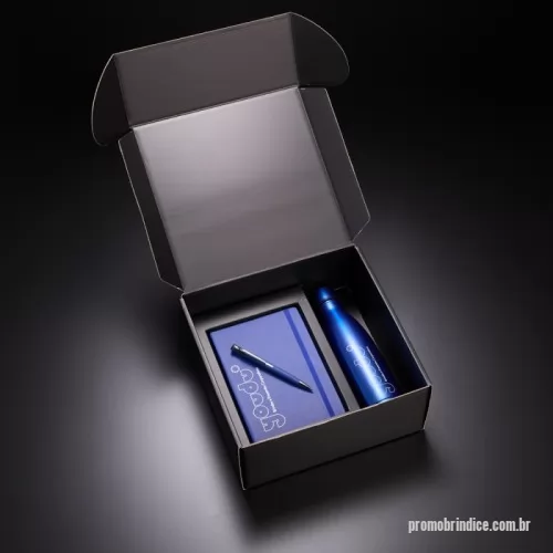 Kit cadernos personalizado - Kit executivo com caderno de anotações A5, caneta esferográfica em metal e garrafa térmica em aço inox com capacidade 500ml. Conserva líquido quente por até 12 horas e líquido frio até 18 horas.