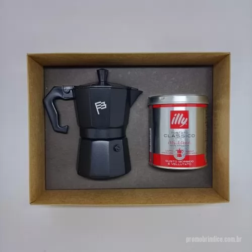 Kit café personalizado - Kit café Personalizado D464-3 com sua logomarca. 20 anos ajudando a cotar Brindes Promocionais com várias empresas num único clique. Kit Café personalizado em caixa de papel, Cafeteira Italiana 3 doses e Café ILLY Classic 125g. Kit Café personalizado em caixa de papel, Cafeteira Italiana 3 doses e Café ILLY Classic 125g. Kit café Personalizado, 149023, Design Promo Kits Corporativos. Clique e Cote no Portal PromoBríndice!