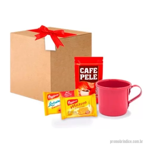 Kit café personalizado - Presenteie com este kit completo para o café da tarde. Personalize! O Kit contém: 01 Caneca aluminio esmaltada 250ml (Consulte cores) 01 Sachê Café Pelé solúvel 50g 01 Bolacha maizena Bauducco 01 Bolacha Cream Cracker Bauducco 01 Caixa kraft com opção de acabamento e personalização * Consulte quantidade mínima Entre em contato.