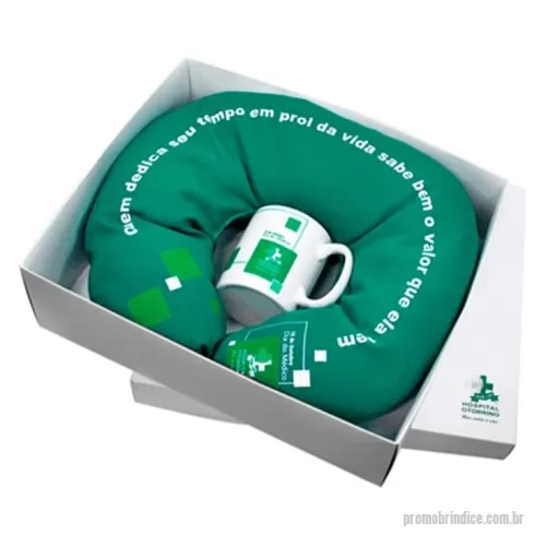 Kit café personalizado - Kit com Almofada para pescoço e uma Caneca de Cerâmica personalizada para presentear.   Personalize a sua maneira! Kit Relax Dia do Médico Kit composto por: 01 caneca reta 300ml personalizada 01 descanso de pescoço personalizado 01 caixa para presente personalizada