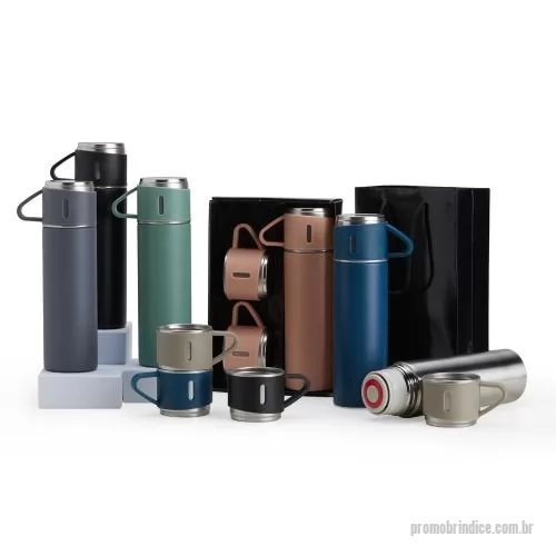 Kit café personalizado - Kit garrafa térmica 450ml com duas tampas extras que podem ser utilizadas como xícaras. Garrafa produzida em inox com base antiderrapante e tampas de inox com revestimento plástico. Acompanha sacola de papel com berço de papelão para acomodação das p