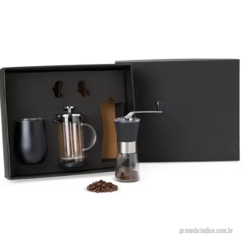 Kit café personalizado - Kit para café com copo térmico. Composto por cafeteira prensa francesa em vidro; moedor para café confeccionado em Vidro/Inox e copo térmico com tampa 340ml, confeccionado com dupla parede de inox, isolada a vácuo.