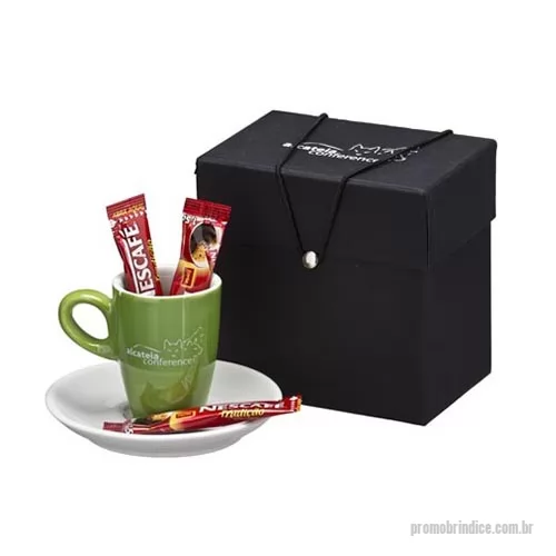 Kit café personalizado - Kit em caixa Color Plus com berço contendo 01 xícara de café Genova Bicolor com pires branco e 03 Sachês de café