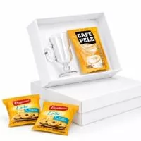 kit capuccino com xícara para capuccino, 1 sachê de capuccino e 2 pacotes de bolachas