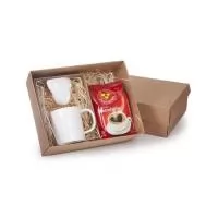Kit Café Personalizado contendo: 1 Café 3 Corações Extra Forte 250g 1 Suporte cromado e coador 1 Caneca reta de porcelana 280ml 9x8cm 1 Caixa corte e vinco em papel cartão kraft 28x22x10cm Peso 0.950kg F45