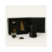 Kit Café Personalizado em caixa de papel, acompanha cafeteira Italiana de 3 doses, 2 copos de vidro duplo de 80ml cada com gravação nos copos, cafeteira e na tampa da caixa.