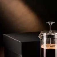 Kit Café Caffè Pressa com prensa francesa em vidro borossilicato, conjunto de xícaras em vidro isotérmico de parede dupla de 80ml, café moído especial personalizado de 250g e caixa para presente assinada Youdu.