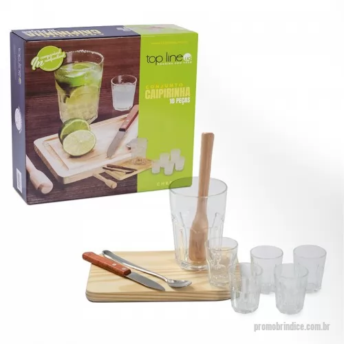 Kit caipirinha personalizado - Kit caipirinha 10 peças. Produto ecologicamente correto, feito com madeira de reflorestamento. Conjunto Caipirinha 10 Peças é prático e bem completo. São peças fáceis de usar e de alta qualidade para tornar a caipirinha ainda mais saborosa. Contém: 1 copo de vidro – 400 ml; 5 copos de vidro – 60 ml; 1 socador de madeira – 19 cm; 1 prancha de madeira – 22 cm x 14 cm x 1,5 cm; 1 colher de inox – 18 cm; 1 faca inox 3? com cabo de madeira