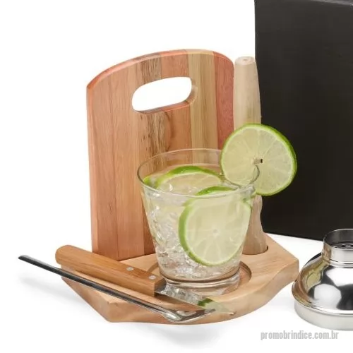 Kit caipirinha personalizado - 	Kit caipirinha 7 peças. Contendo: base, tabua, socado, copo de vidro, colher inox 20cm, faca de mesa Tramontina e coqueteleira em aço inox.