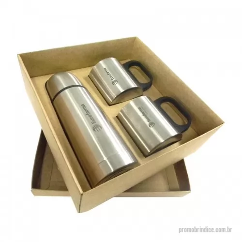 Kit caneca personalizado - Kit Garrafa Térmica 350ml + Duas Canecas Metal. O kit é composto por 1 caixa Kraft, 1 garrafa com capacidade p/ 350 ml e 2 canecas (não térmica).