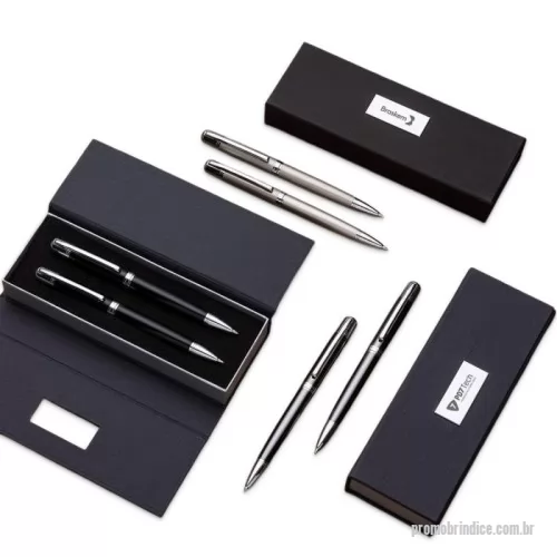 Kit caneta e lapiseira personalizado - Conjunto caneta e lapiseira em estojo de cartonagem com placa central para personalização. Clip metal com dois anéis em relevo, anel centralizado e dois anéis em relevo na ponteira e acionam por giro. Estojo revestida com espuma na parte interna. 