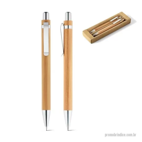 Kit caneta e lapiseira personalizado - 	Conjunto de esferográfica e lapiseira em bambu. Esferográfica até 1.5 km de escrita em azul. Lapiseira com grafite 0'7. Fornecida em estojo de cartão, proveniente de gestão florestal sustentável. A cor e o resultado da impressão nos materiais naturais pode variar entre produtos. ø11 x 138 mm | Estojo: 171 x 53 x 23 mm
