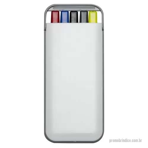 Kit caneta personalizado - Kit 5 em 1 branco em estojo plástico, contém canetas com as cargas: azul, preto e vermelho; marca texto amarelo e lapiseira.