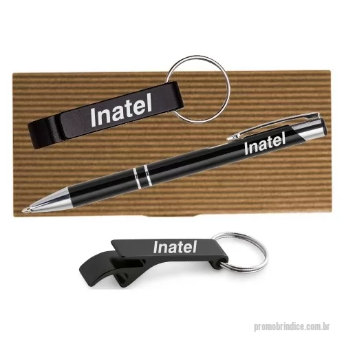 Kit caneta personalizado - Conjunto caneta e chaveiro abridor. Disponível em preto e prata. Gravação da logo a laser na caneta e no chaveiro. Acompanha estojo para presente em kraft com listras em marrom. Despachamos com frete pago para Sul, Sudeste e Centro Oeste.