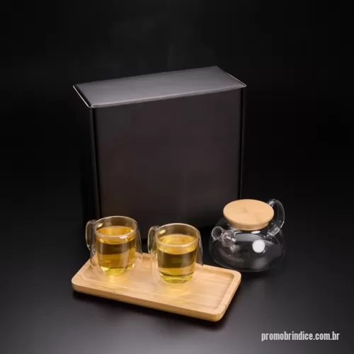 Kit chá personalizado - Kit chá contendo duas canecas de vidro parede dupla com capacidade de 250ml . Acompanha Bule de vidro borossilicato com infusor em aço inox e travessa em bambu para servir (25,5x13x1,8cm).