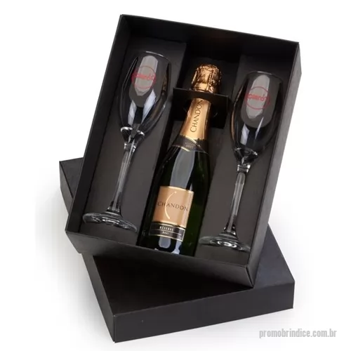 Kit champanhe ou espumante personalizado - Kit Mini Champagne com Taças, O kit mini champagne com taças contém uma garrafa de Chandon Réserve, um Brut de 187 ml, 2 taças e uma linda caixa para presente. O kit mini champagne personalizado é perfeito para lembrancinha em casamento ou brinde cor